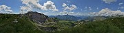 63 Dalla ampia cresta di vetta della Corna Grande vista verso lo Zucco Barbesino e sotto la Valle dei Mughi